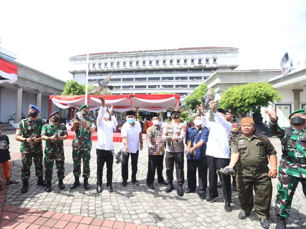 Wali Kota Semarang Hendrar Prihadi besama Menteri Kelautan dan Perikanan RI Sakti Wahyu Trenggono. (Dok. Pemkot Semarang)