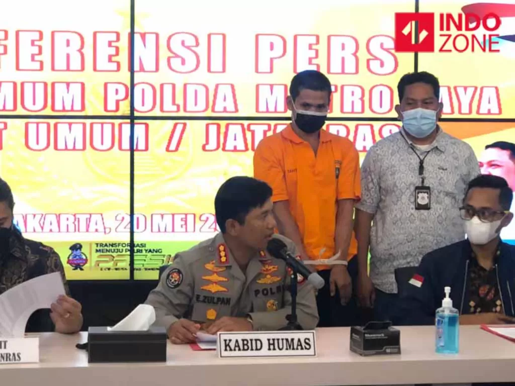 Konferensi pers kasus pembunuhan pria bertato di Bekasi di Polda Metro Jaya, Jakarta. (INDOZONE/Samsudhuha Wildansyah).