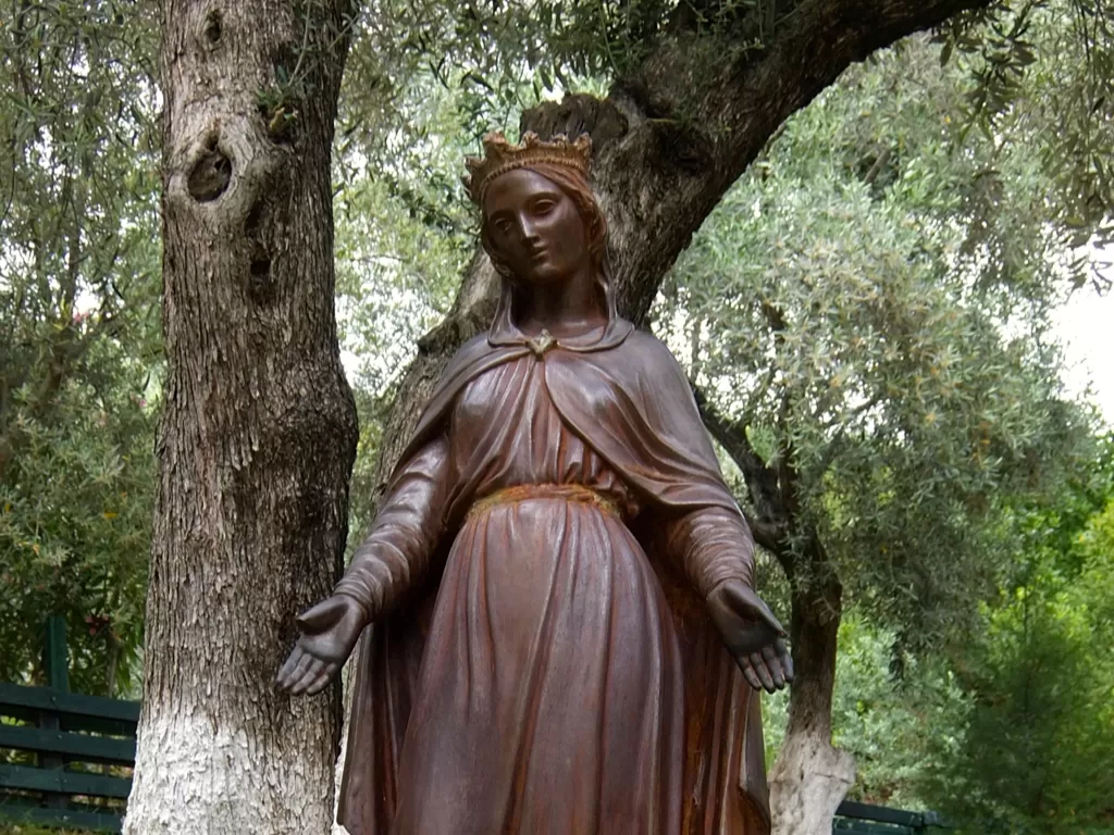 Patung Bunda Maria di pekarangan rumah (Fabiola Lawalata/IDZ Creators)