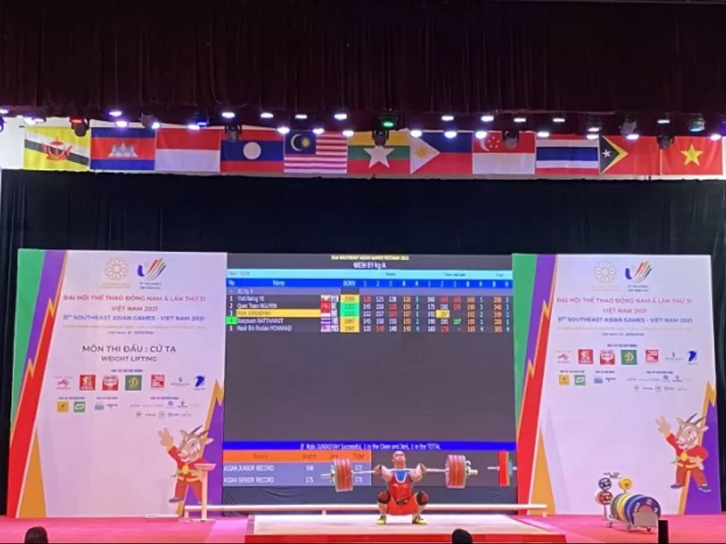 Rizki Juniansyah berhasil sabet medali perak di momen debutnya pada SEA Games 2021 Vietnam. (ANTARA/Shofi Ayudiana)