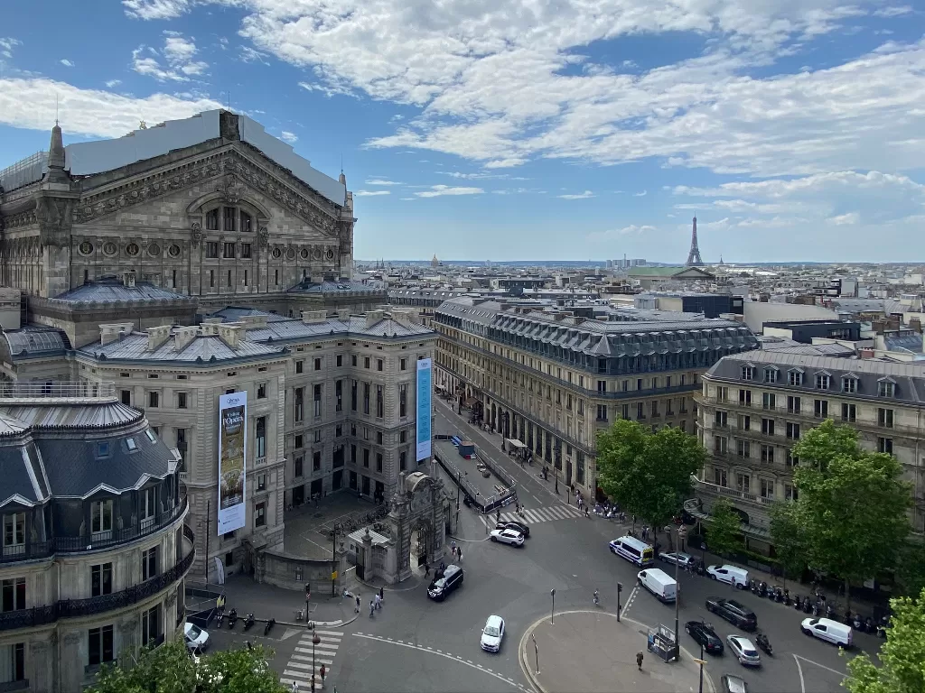 Keindahan kota Paris dari ketinggian (Dada Sabra Sathilla/IDZ Creators)