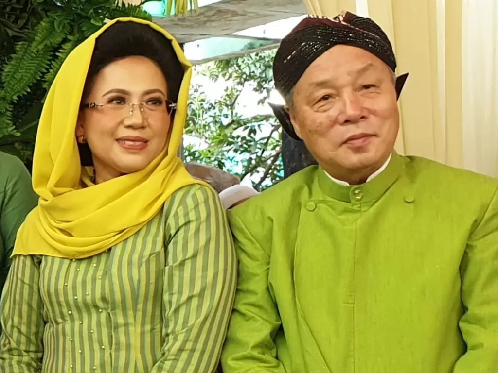Ova Emilia, Rektor UGM terpilih untuk masa jabatan 2022-2027 bersama suaminya, Jang Keun Wong alias Abdul Nasir. (Instagram/@ovaemi)