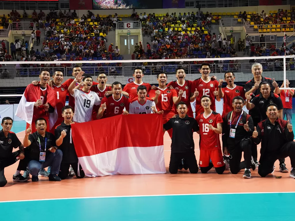Tim bola voli putra Indonesia raih emas di SEA Games 2021. (ANTARA FOTO/Arsakha)