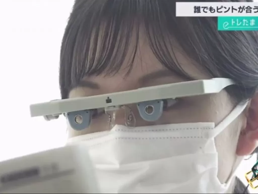 Kacamata pintar bisa mengatasi rabun jauh dan dekat sekaligus. (Foto/odditycentral)