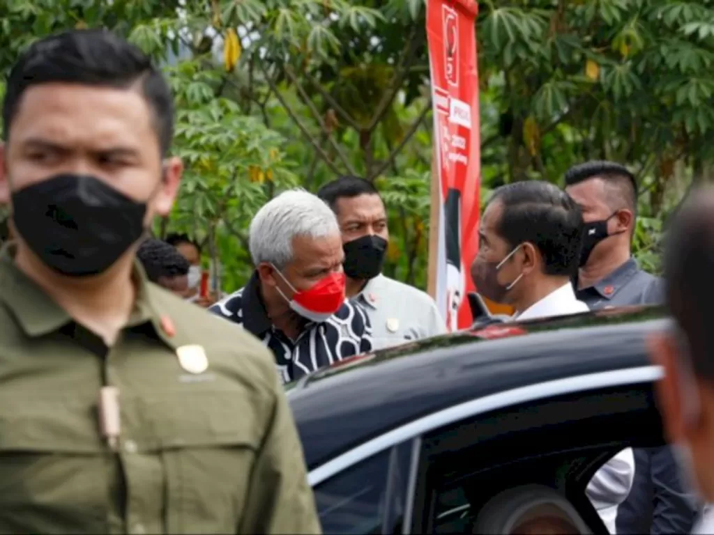 Presiden Jokowi saat bertemu Gubernur Jateng Ganjar Pranowo saat menghadiri rakernas V projo di Magelang. (Istimewa)