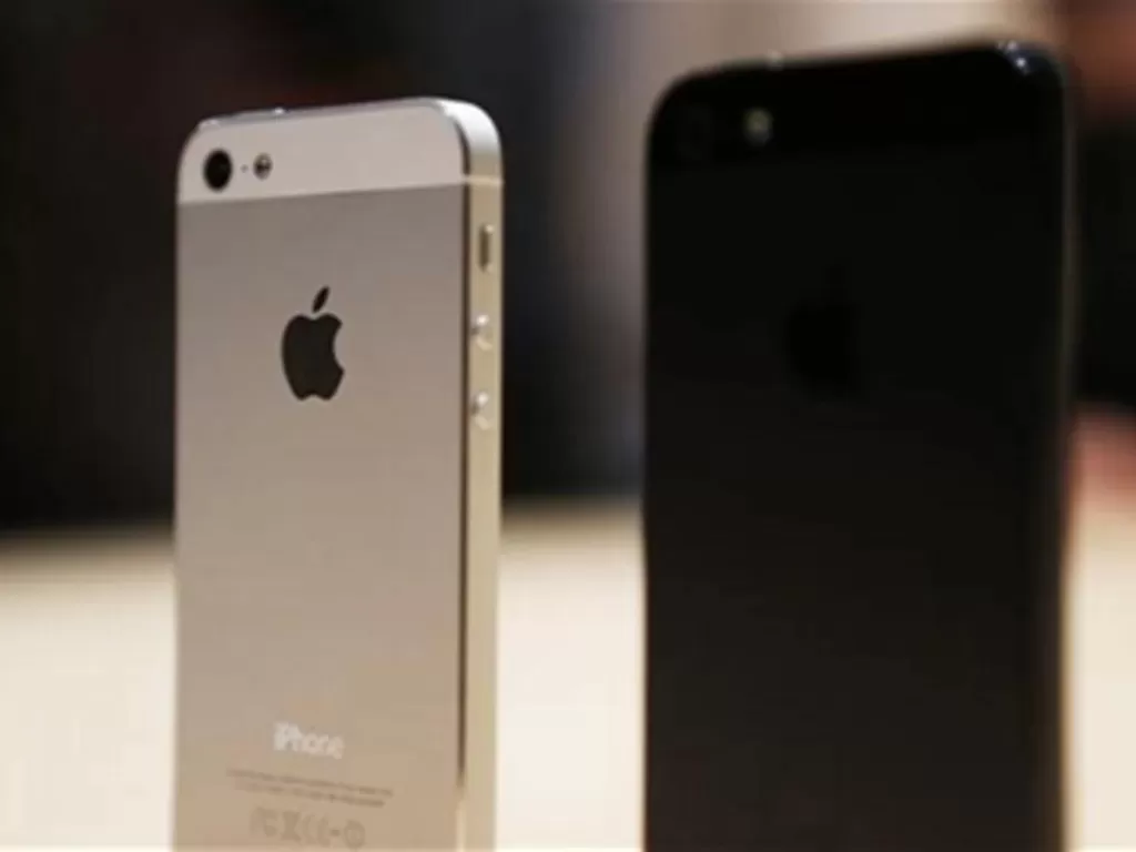 iPhone 5 tak lagi dukung Whatsapp. (REUTERS/Beck Diefenbach)