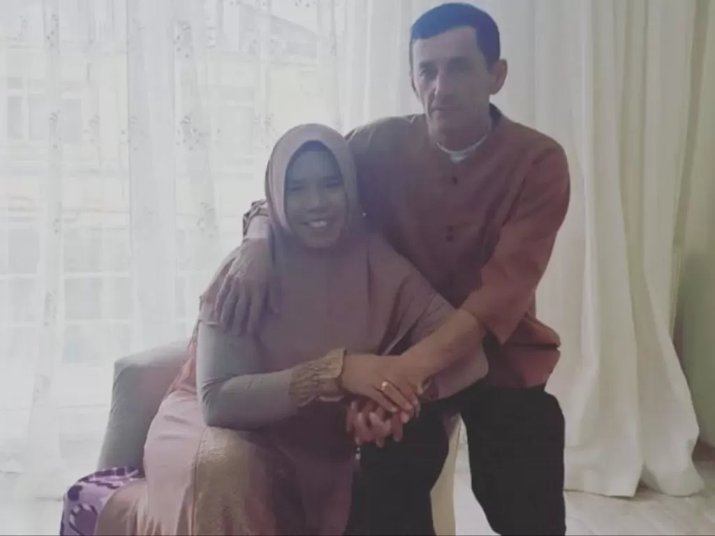 Rohimah dan suami barunya bule asal Turki (Instagram/@rohimah_alli)