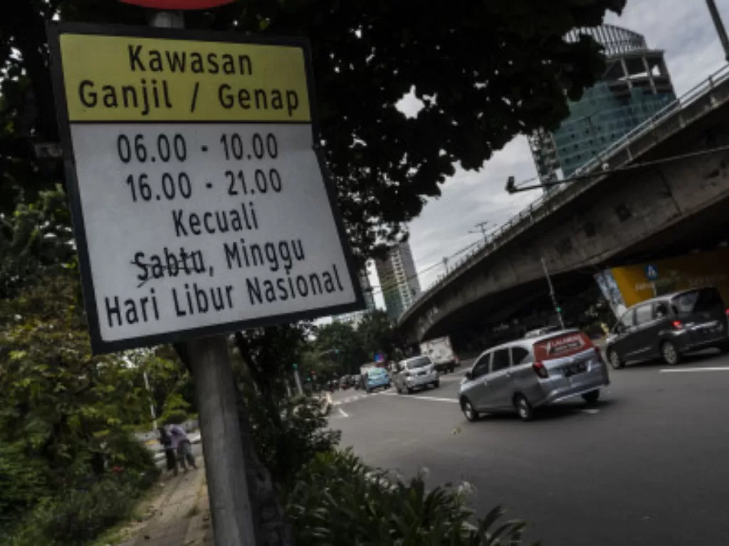 Ilustrasi kawasan jalan dengan sistem ganjil genap di Jakarta. (ANTARA FOTO/Aprillio Akbar)