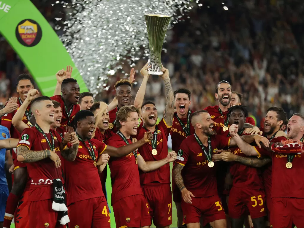 AS Roma akhirnya bisa merasakan gelar kompetisi Eropa sejak 1961. (REUTERS/Marko Djurica)