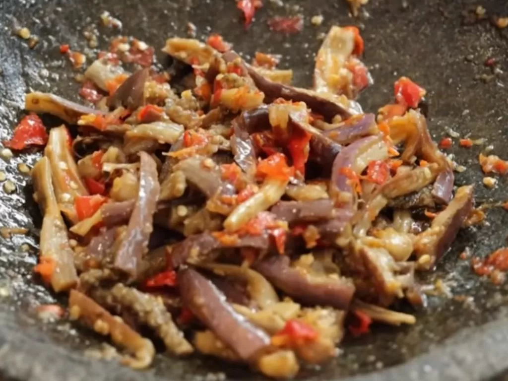 Resep sambal terong. (YouTube/Devina Hermawan)