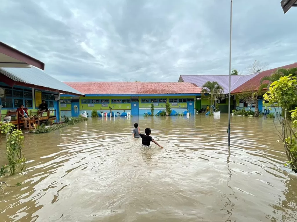 Banjir merendam kawasan Watang Sawitto, Pinrang (Asri Mursyid/IDZ Creators)