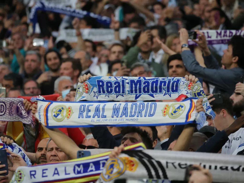 Ilustrasi - penggemar Real Madrid di stadion. (REUTERS/Isabel Infantes)