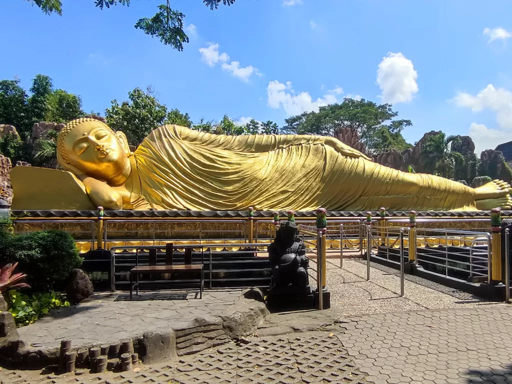 Patung Buddha tidur di Mojokerto. (Aldi Buchori/IDZ Creators)