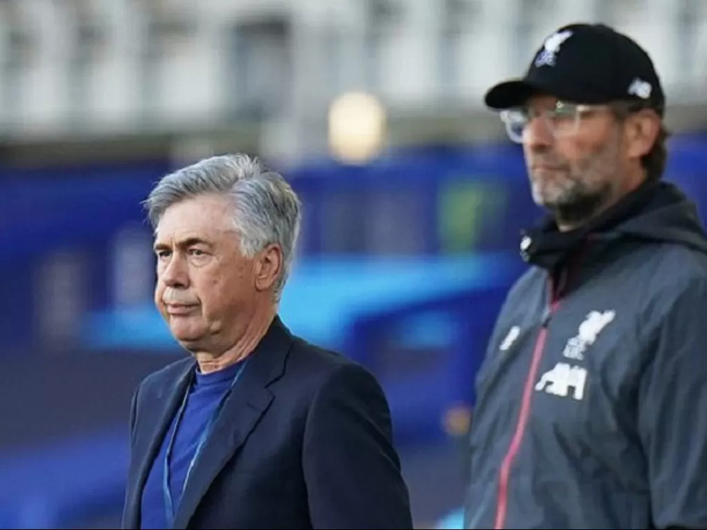 Carlo Ancelotti dan Jurgen Klopp. (REUTERS/Lee Smith)