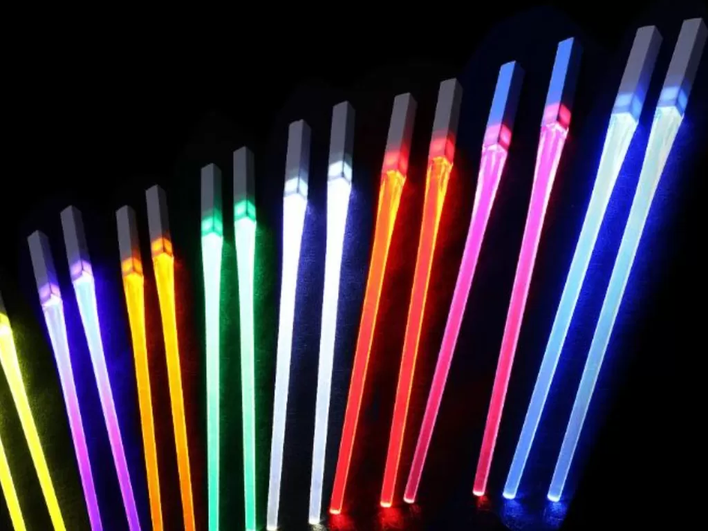 Chopsticks LED RGB makan sambil ngegame di ruang gelap tanpa jadi mudah (aliexpress)