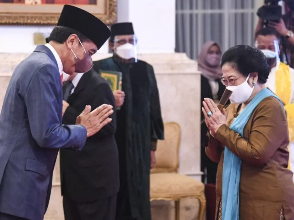 Presiden Joko Widodo (kiri) dan Ketua Umum PDI Perjuangan Megawati Soekarnoputri. (ANTARA FOTO/Setpres Lukas)