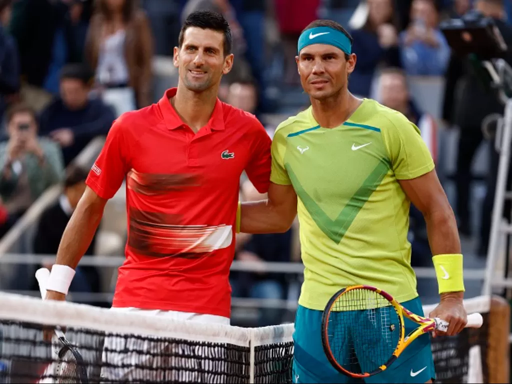 Novak Djokovic (kiri) dan Rafael Nadal (kanan) saling bertemu di perempatfinal Roland Garos 2022. (REUTERS/Gonzalo Fuentes)