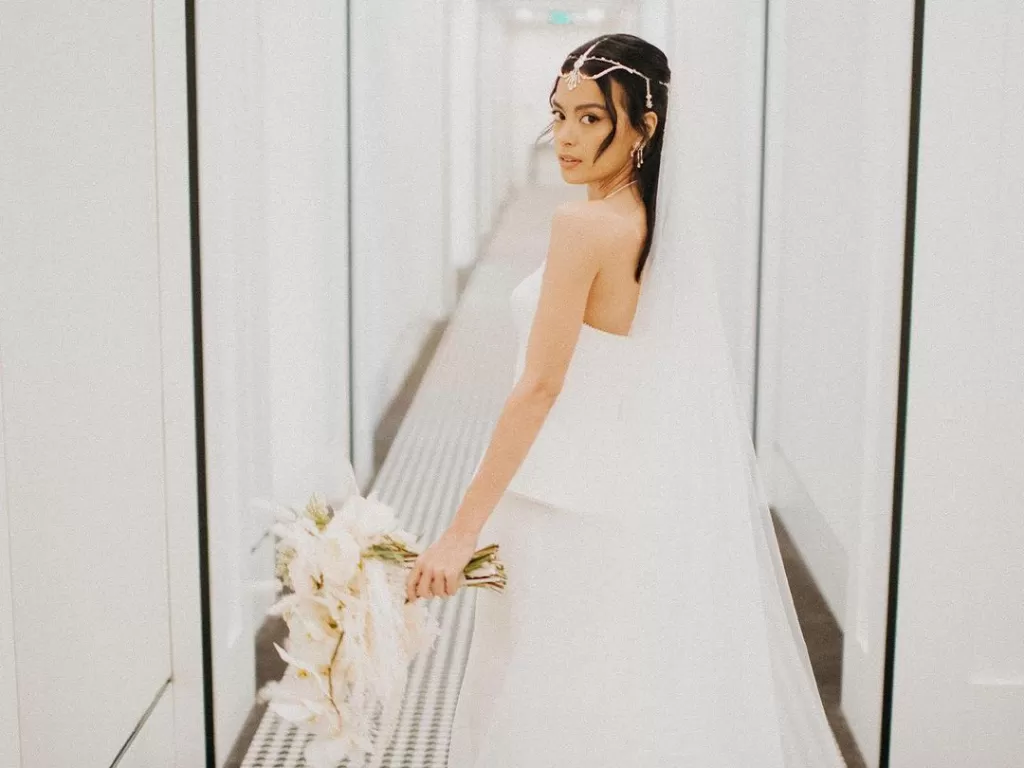 Eva Celia resmi dinikahi Demas Narawangsa (Instagram/@thebridestory)