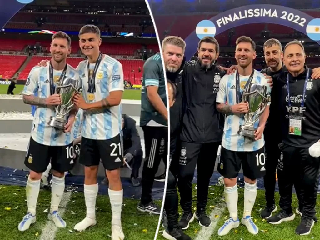 Sejumlah pemain dan Offical Tim Argentina bergantian minta foto bareng Lionell  Messi. (Twitter/CopaAmerica)
