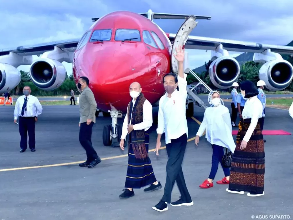 Jokowi saat tiba di Ende. (Instagram/@jokowi)