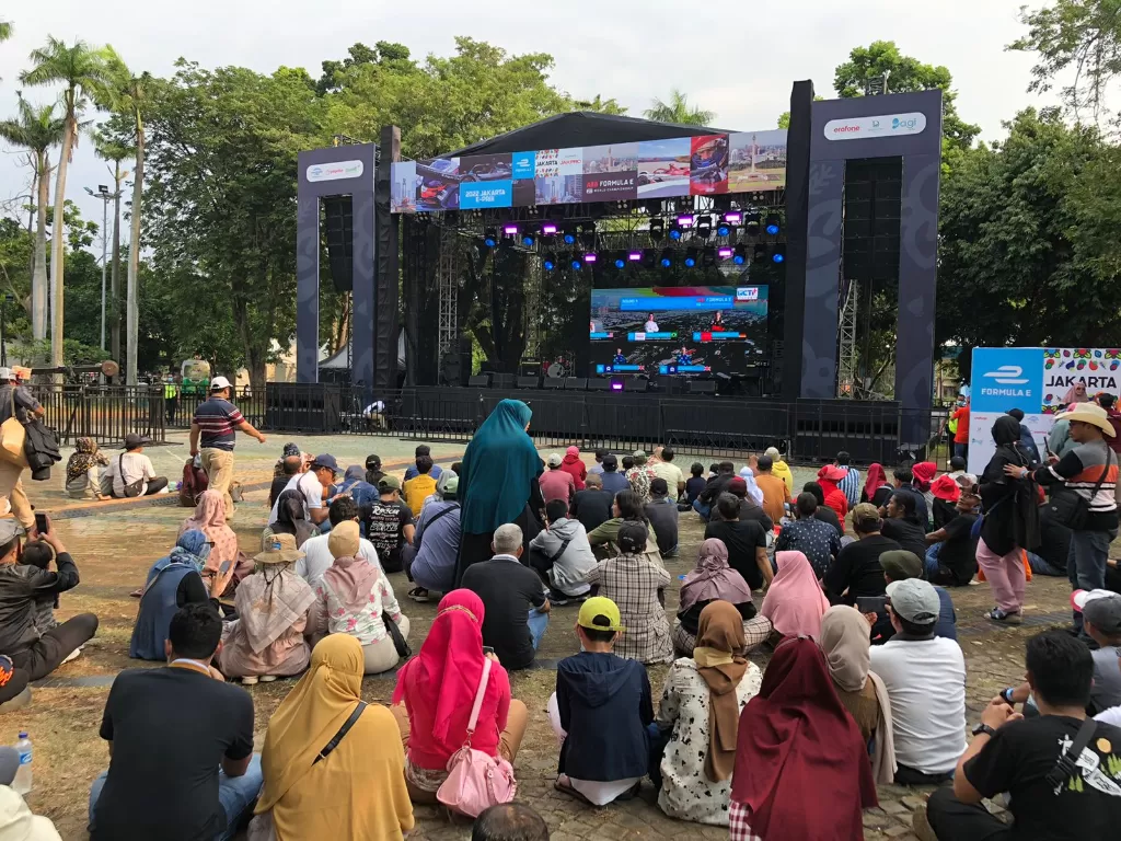 Suasana nobar Formula E di dalam Ancol, Jakarta Utara, Sabtu (4/6/2022). (INDOZONE/Samsudhuha Wildansyah)