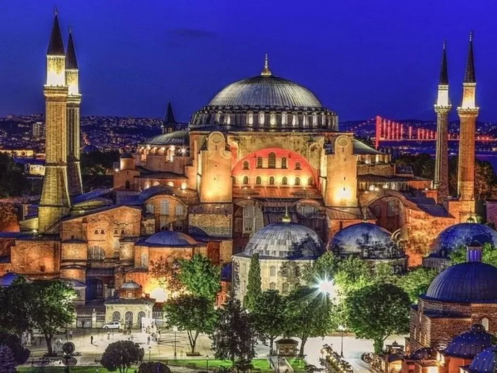Masuk Hagia Sophia tidak dipungut biaya alias gratis. (Foto/Tripadvisor.co.id)