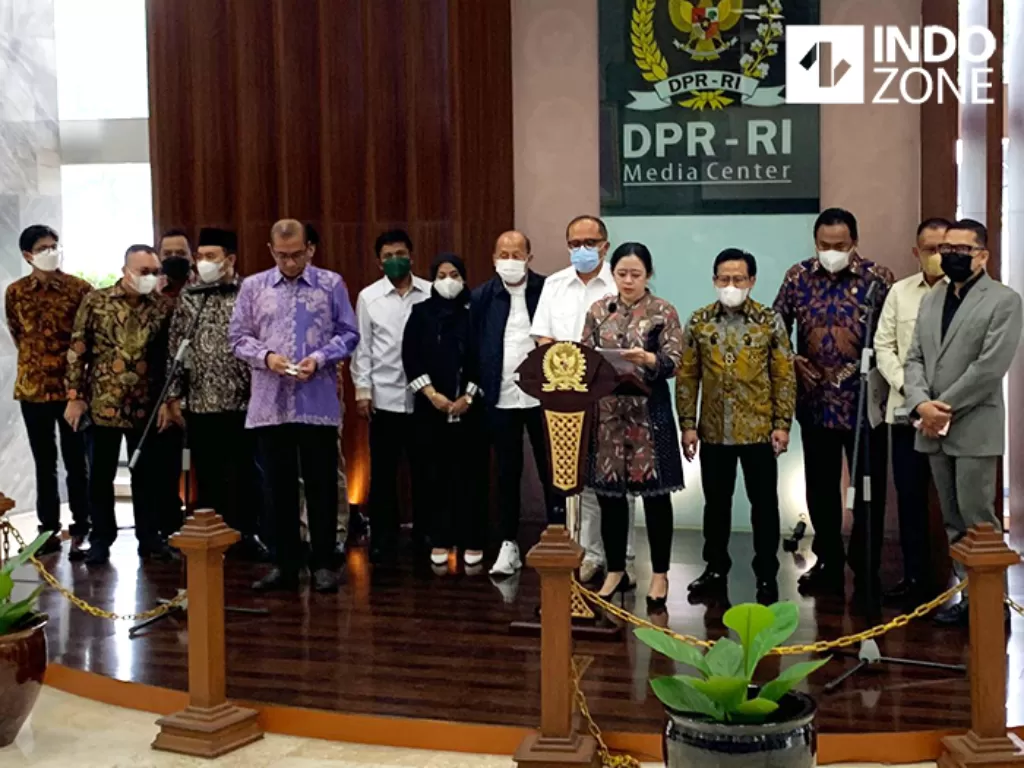 Pimpinan DPR bersama KPU umumkan tahapan Pemilu 2024. (INDOZONE/Harits Tryan)