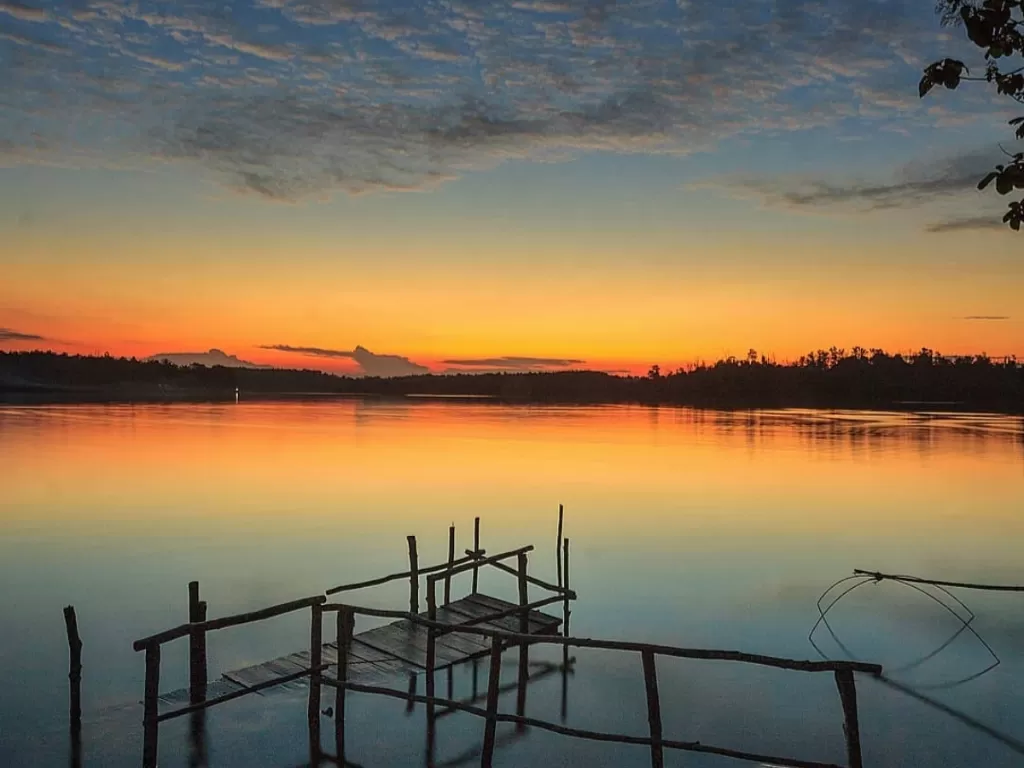 Pemandangan matahari terbenam di Danau Kayangan (Melba Ferry Fadly/IDZ Creators)