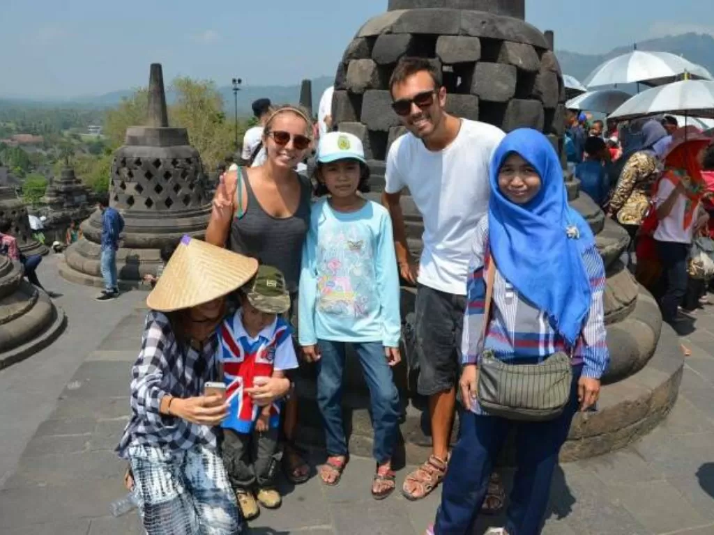 Turis asing dan lokal membaur saat kunjungi Candi Borobudur. (Foto/ Tripadvisor.co.id/Matteo M)