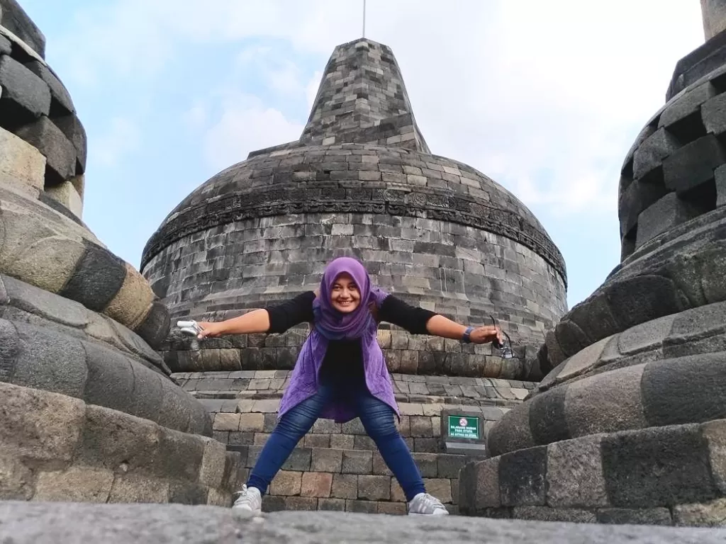 Wisatawan Riau saat berwisata ke Candi Borobudur (Riki Ariyanto/IDZ Creators)