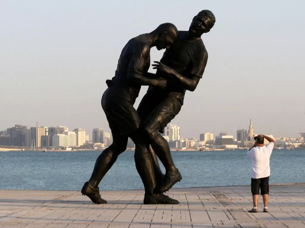 Patung Zidane sundul Materazzi di Qatar mau dipasang kembali. (Foto/Reuters)