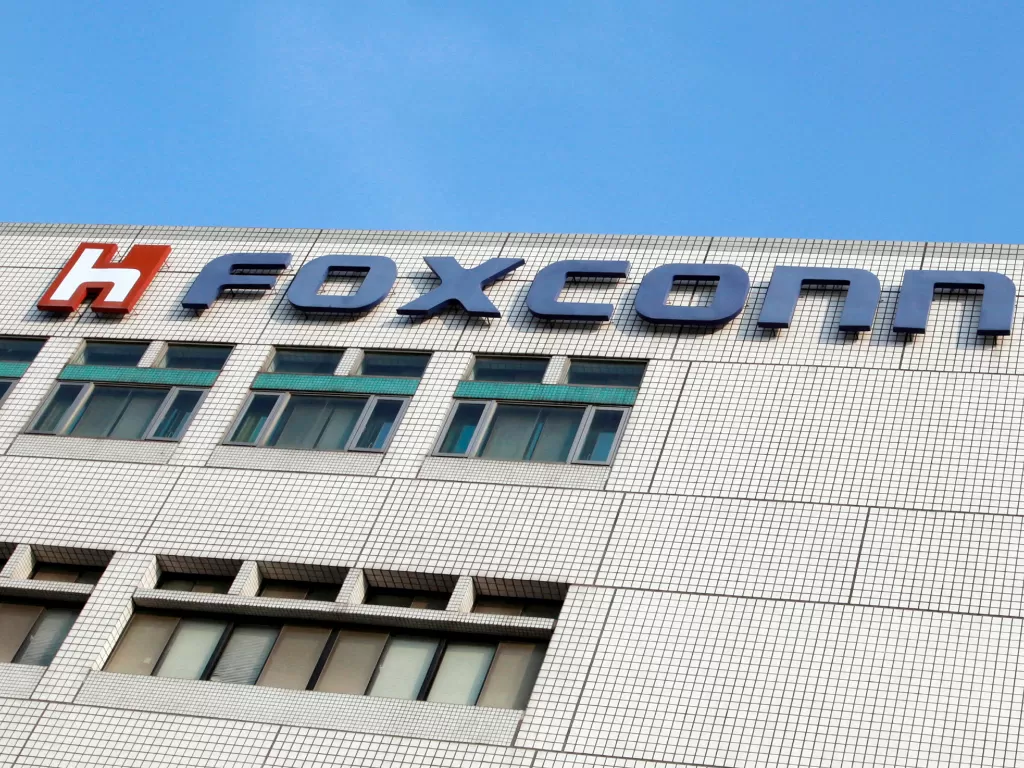 Perusahaan Foxconn diserang Ransomware. (REUTERS/Nicky Loh)