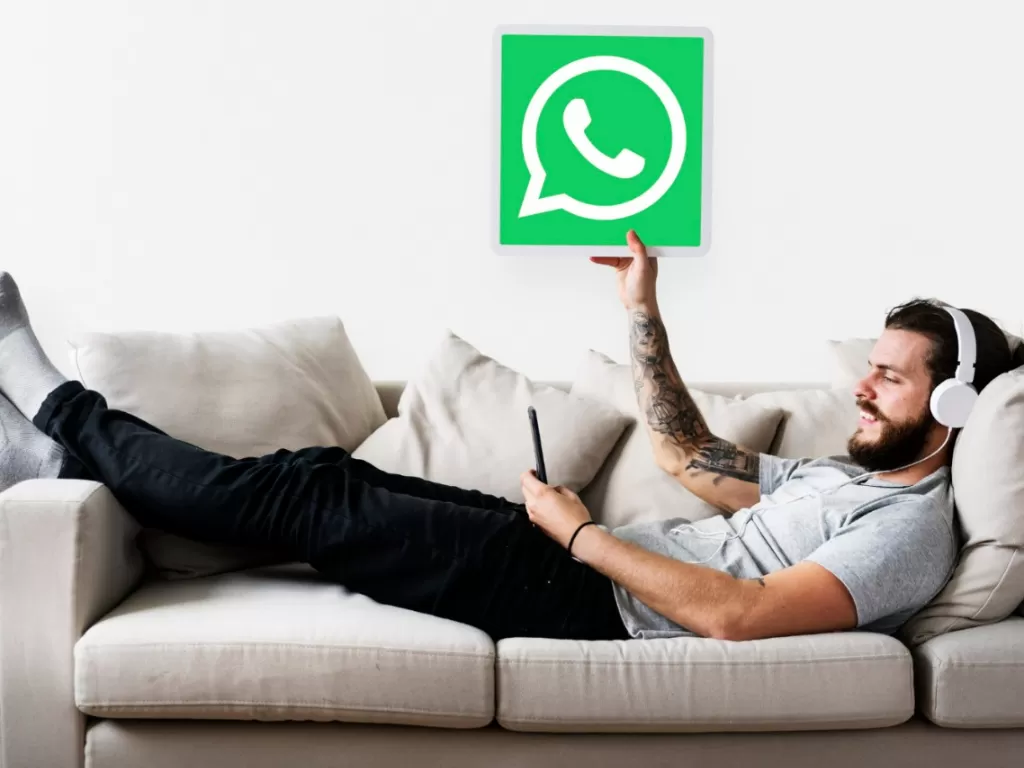 Ilustrasi chat WhatsApp ke diri sendiri (freepik.com)