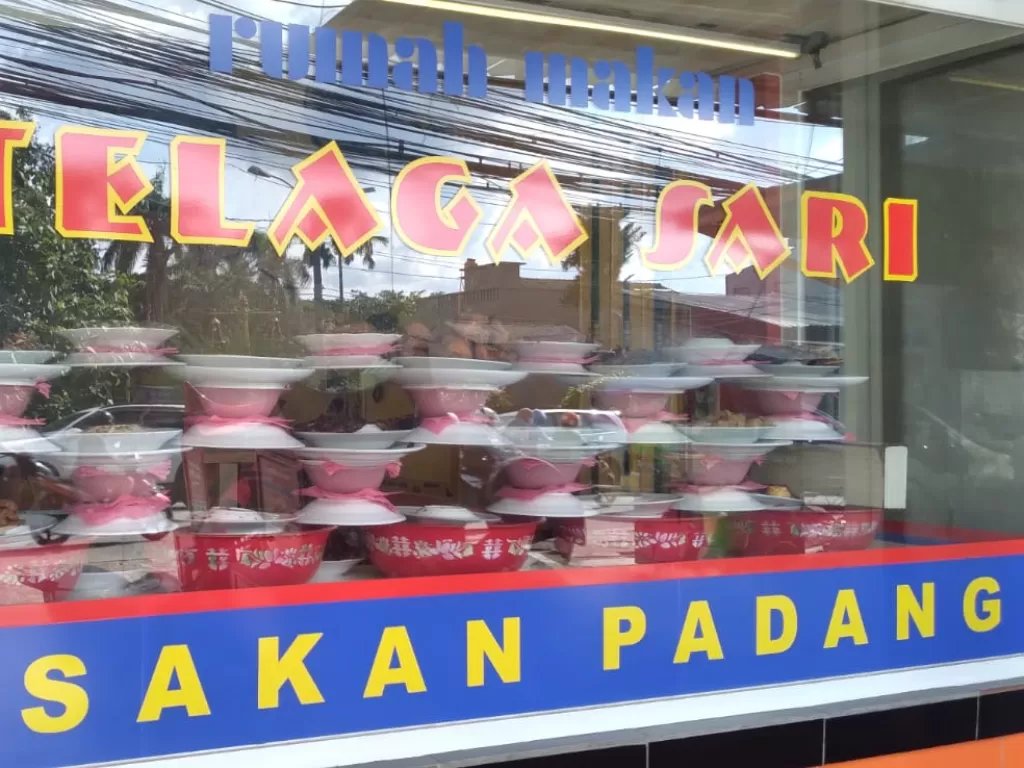 Nasi Padang, kuliner khas Sumatera Barat. (Vivi Sanusi/IDZ Creators)