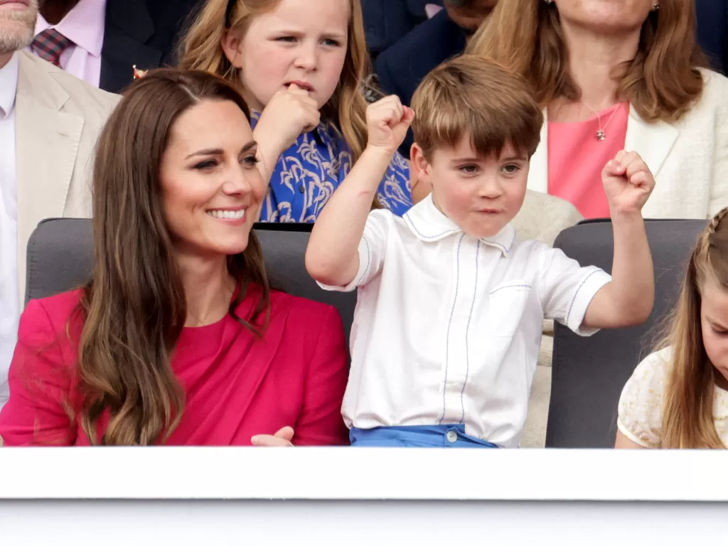 Kate Middleton dan putranya Pangeran Louis. (Chris Jackson/Pool via REUTERS)