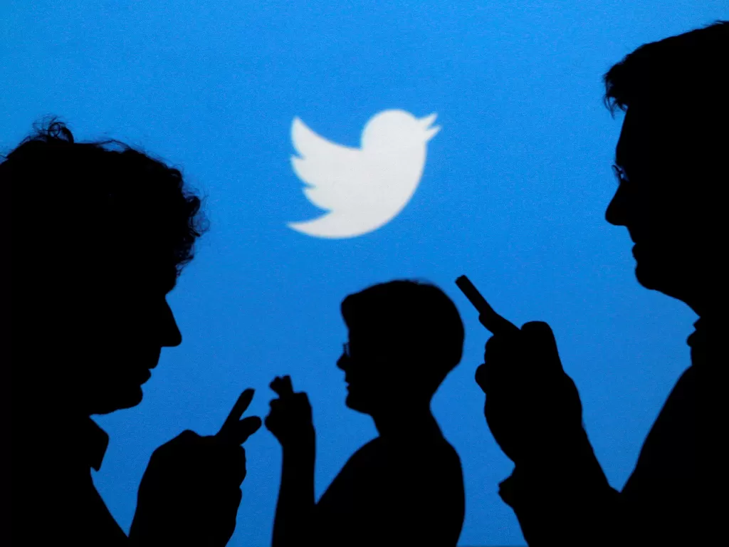 Twitter uji coba fitur baru. (REUTERS/Kacper Pempel)