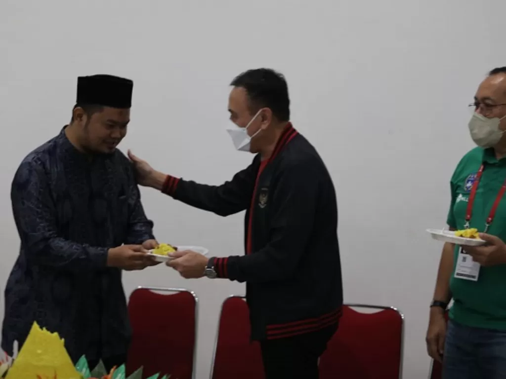 Ketum PSSI Mochamad Iriawan menggelar tumpengan dan doa bersama jelang dibukanya Piala Presiden 2022. (pssi.org)