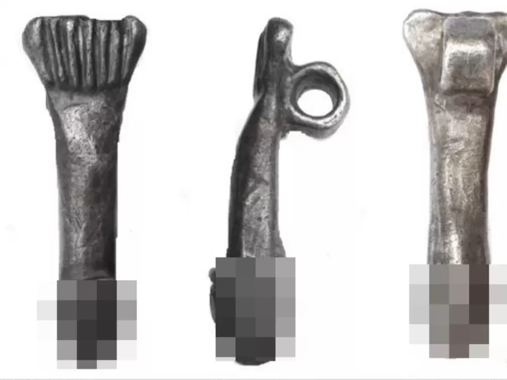 Penemuan liontin 'penis' peninggalan Romawi di Inggris. (LiveScience)