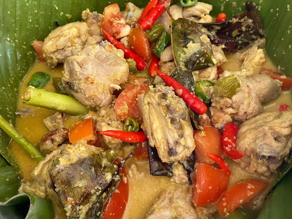 Garang Asem Ayam Kuah Santan (Instagram/warung_ny_oentoeng)