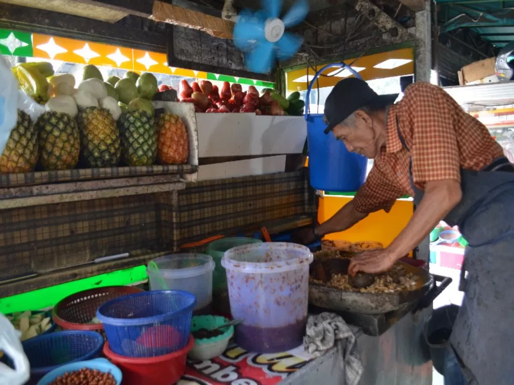 Rujak kolam Medan, kuliner legendaris yang populer se-Indonesia (Dodi Kurniawan/IDZ Creators)