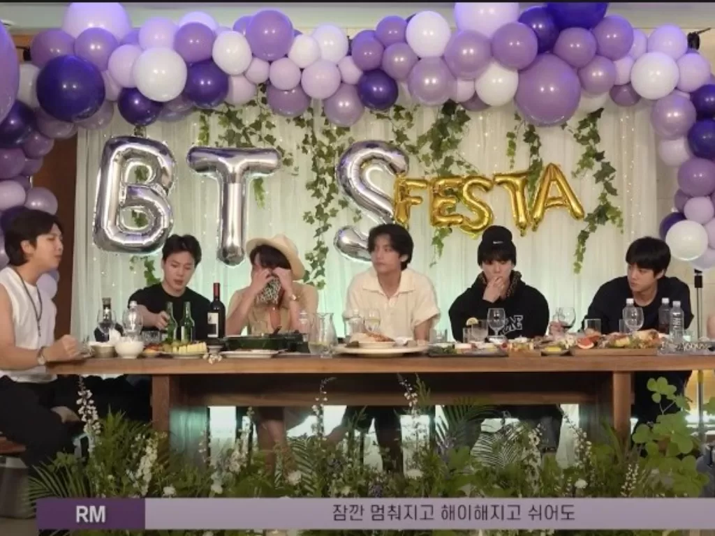 BTS dalam BTS Festa merayakan ulang tahun BTS dan mengumumkan akan fokus ke proyek solo (youtube.com/BANGTANTV)