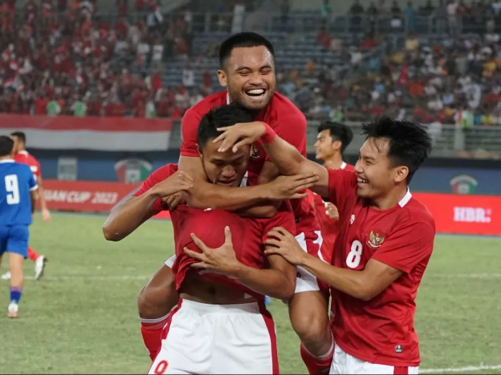 Para pemain Timnas Indonesia merayakan kemenangan besar atas Nepal di laga pamungkas Grup A Kualifikasi Piala Asia 2023. (ANTARA FOTO/Humas PSSI)