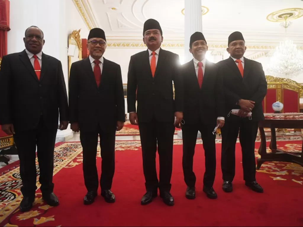 Raja Juli Antoni (kedua dari kanan) ditunjuk Presiden Jokowi jadi Wamen ATR/BPN. (ANTARA FOTO/Akbar Nugroho Gumay)