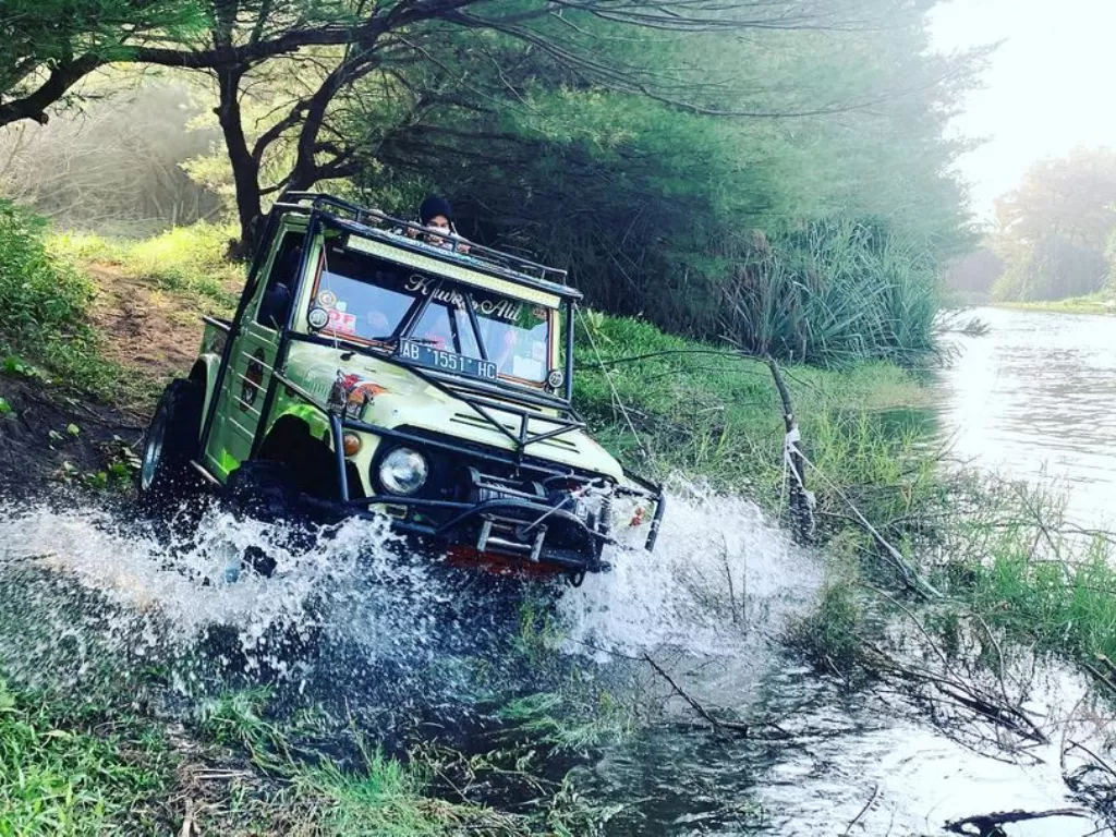 Wisata jeep adventure di Kolon Progo (Instagram/jeep_wisata_glagah_official)