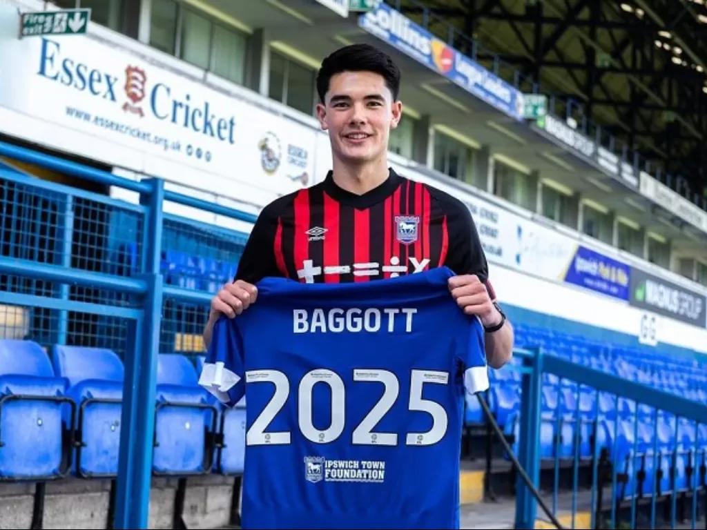 Elkan Baggott resmi diperpanjang kontraknya oleh Ipswich Town. (Instagram/@elkanbaggott)