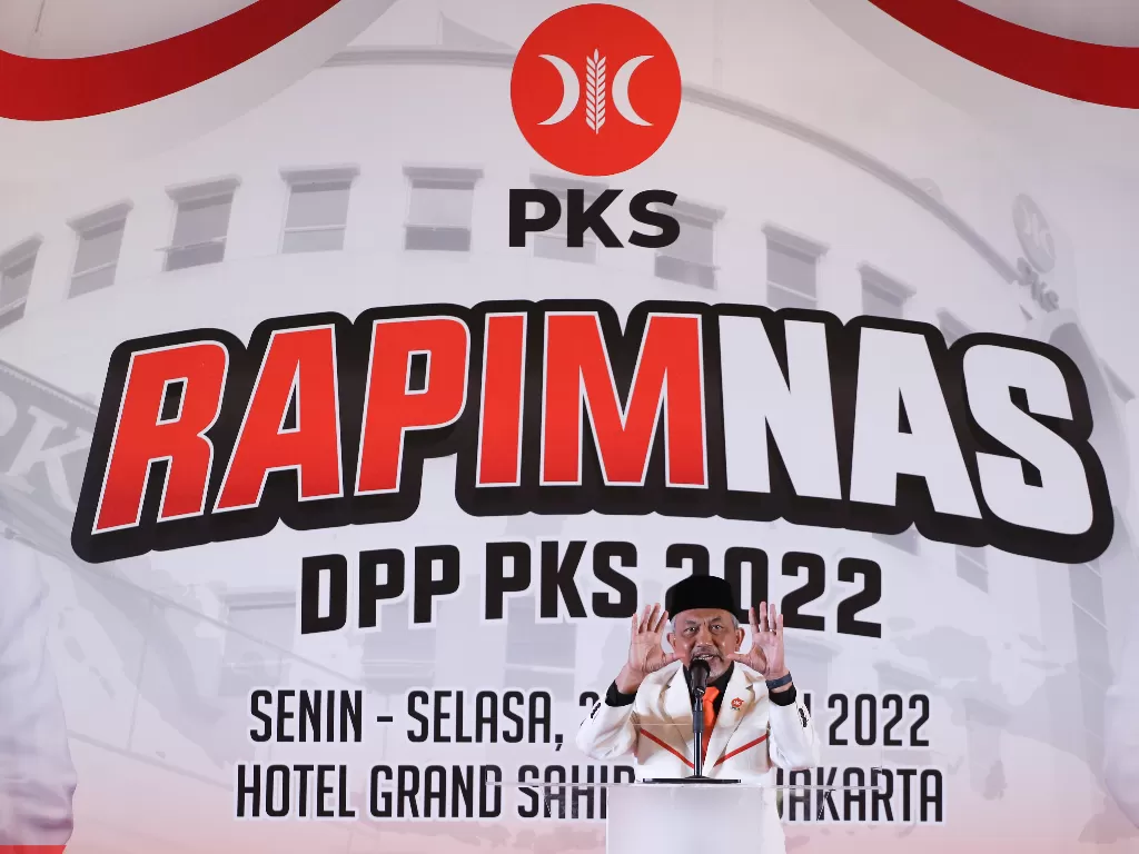 Presiden PKS Ahmad Syaikhu menyampaikan pidato politiknya pada Rapimnas DPP PKS 2022 di Jakarta, Senin (20/6/2022). (ANTARA/Rivan Awal Lingga)