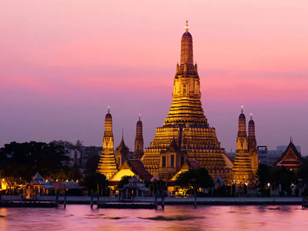 Wat Arun Thailand (travelgayasia.com)