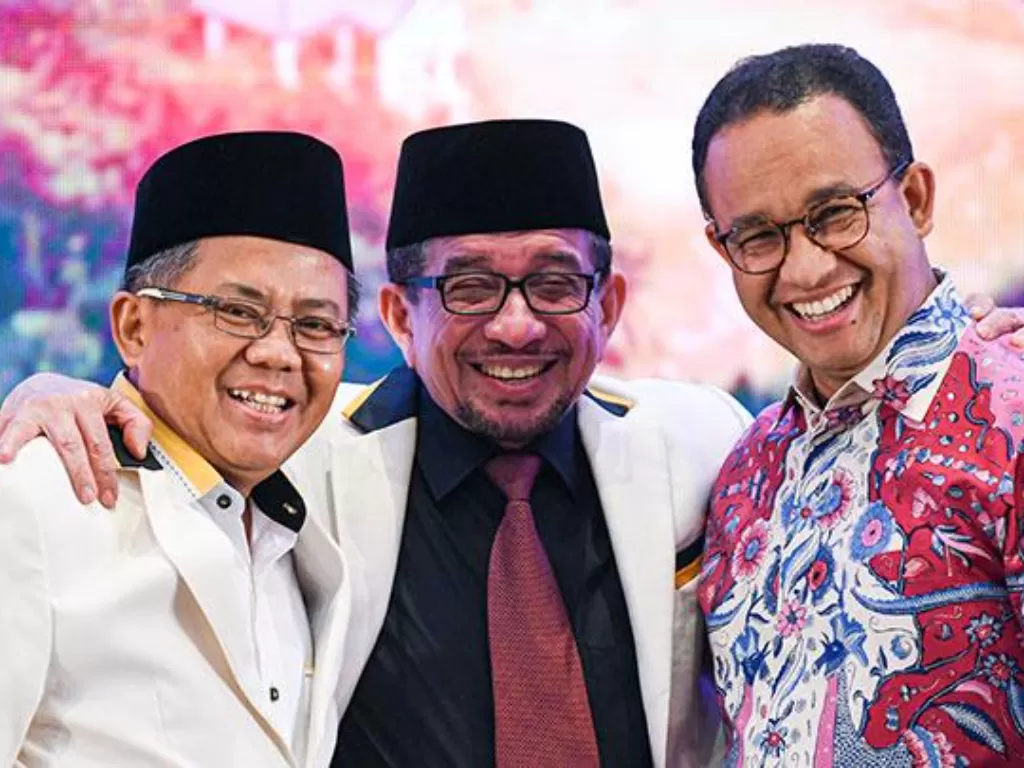 Gubernur DKI Jakarta Anies Baswedan (kanan) dan para pimpinan PKS berfoto bersama saat pembukaan Rakornas PKS 2019 di Jakarta. (ANTARA/M Risyal Hidayat)