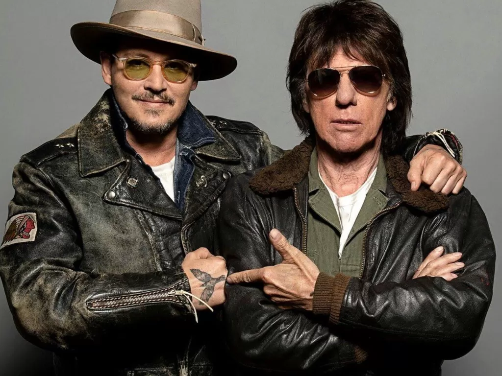 Johnny Depp dan Jeff Beck. (Photo/Twitter/Ross Halfin)