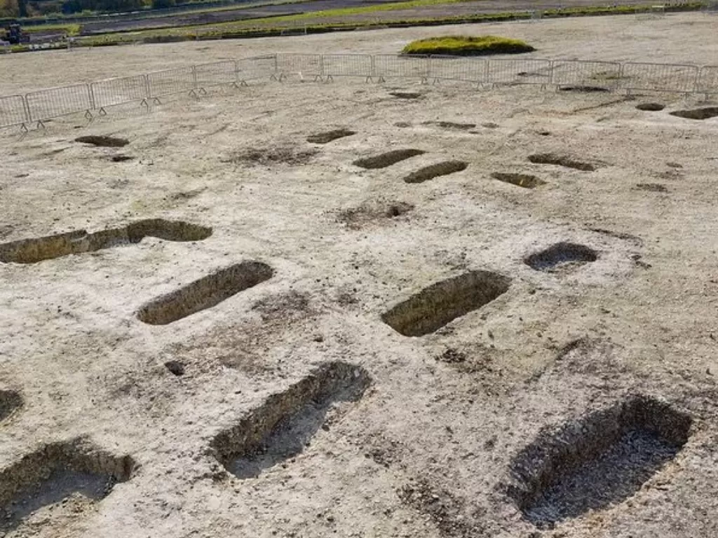 Penemuan ratusan makam kuno di Inggris. (Daily Mail)